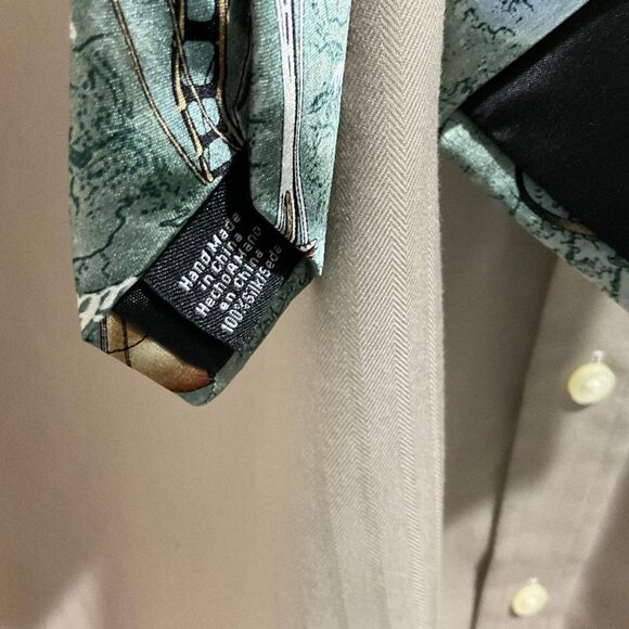 Perfect Tie for travel-fan guy with cities & landmarks design NWT 100% silk tie - Picture 6 of 8